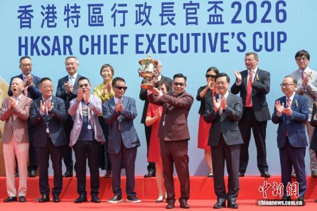 香港新马季开锣 “嘉应高升”21连胜夺杯