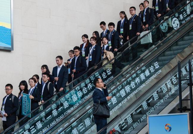 中学教的是答案 大学教的是问题：探索与成长的奥德赛期