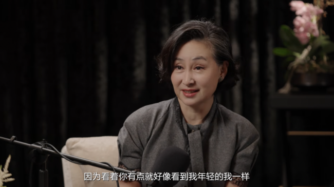 章泽天对话何超琼“露怯”了吗 倾听的价值被忽视