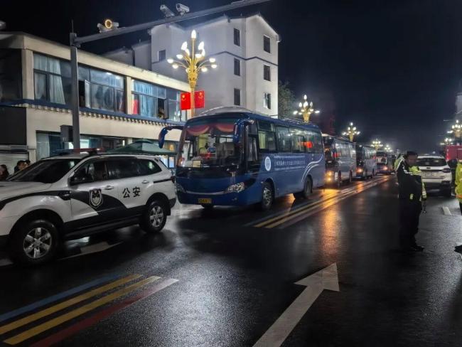 中方转运尼籍车辆279辆货物103车 开辟绿色通道助尼泊尔边民回国