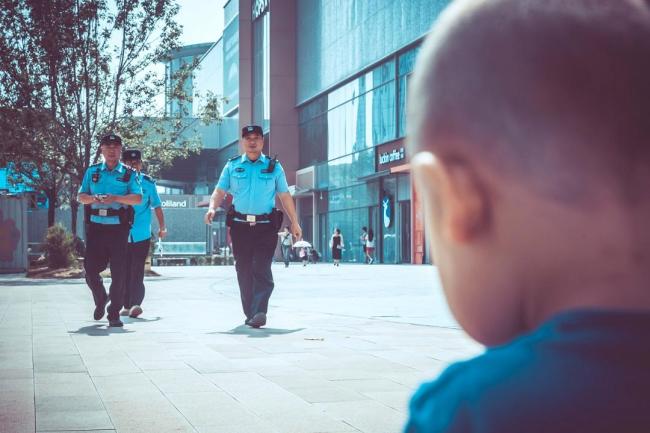 昌平警方保障市民购物安全 强化巡逻防控