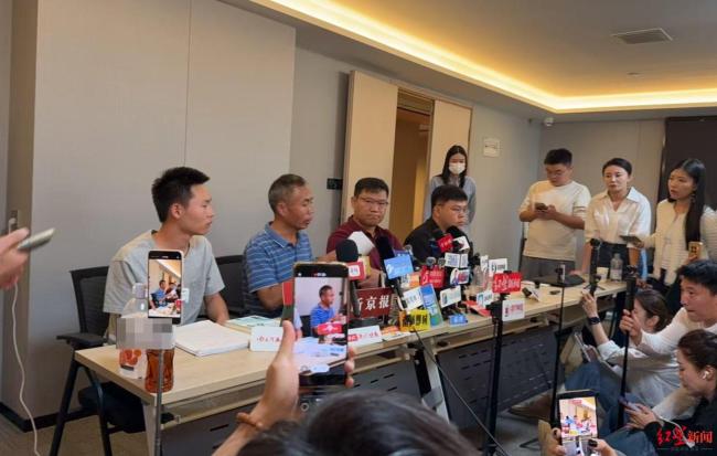 申军良称梅姨以捡垃圾为生 落网时非常落魄