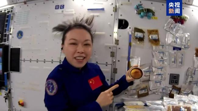 中国航天员在太空烤鸡翅小蛋糕 揭秘太空美食制作