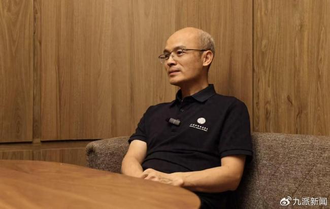 专访毕业演讲走红的中学校长黄春