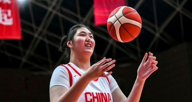 张子宇遇强则强，6中5打破质疑，宫鲁鸣终于找到她说明书 上场 新星首秀亮眼