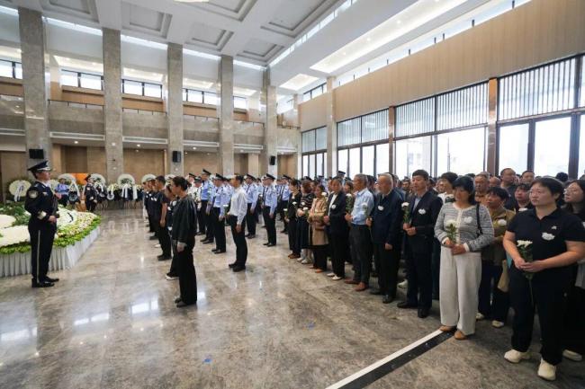 39岁民警因公牺牲 痛别战友