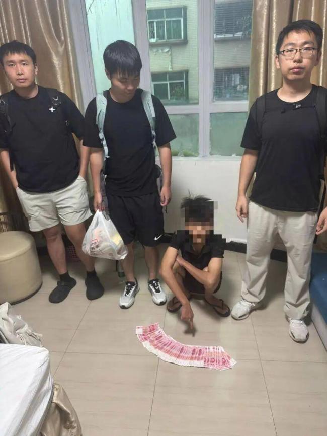 6名“班主任”被抓 假冒收费骗局揭秘