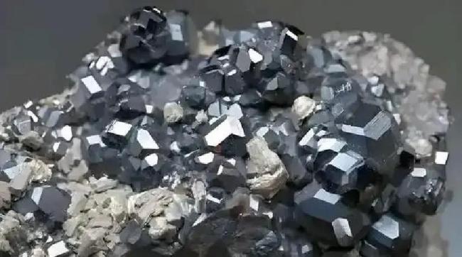 如何看待津巴布韦禁止出口钨和锑 资源国策略转变引发关注