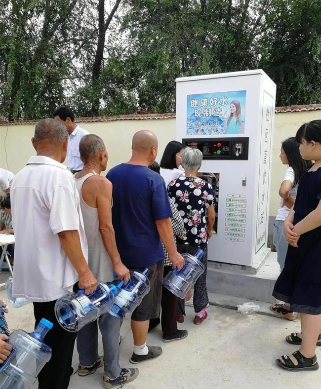售水机脏成这样 售水的人不知道吗 水质问题频发引担忧