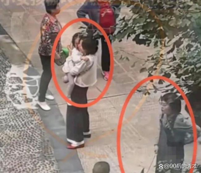 媒体评烈性犬牛头梗失控咬伤四五人 禁养犬盲区引发反思