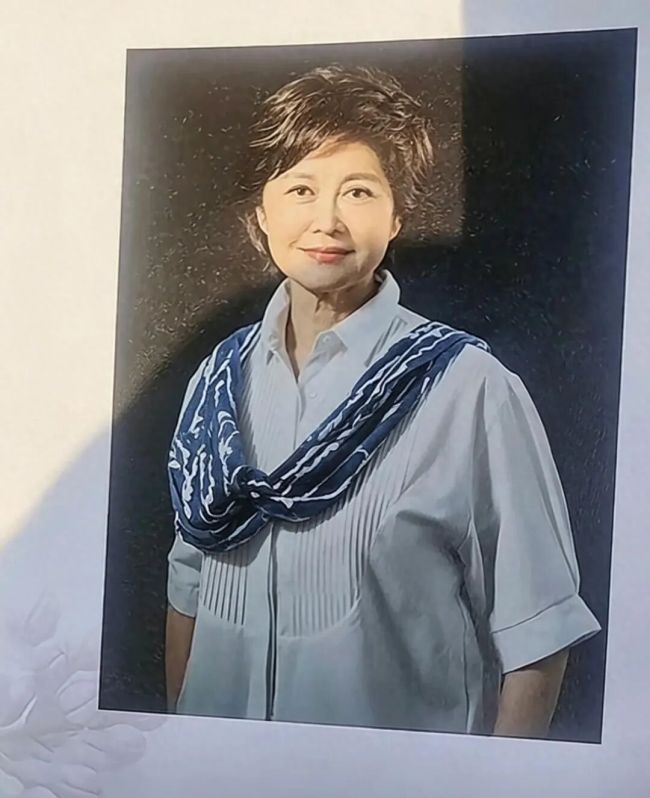 敬一丹告别仪式《东方时空》敬献花圈 共记岁月山河