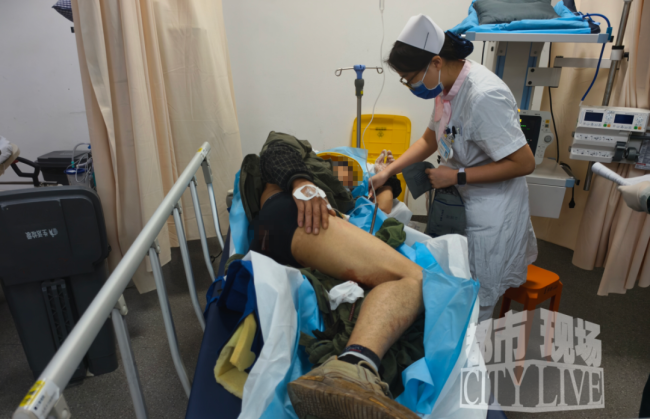 男子坠落钢筋从臀部插入胸腔