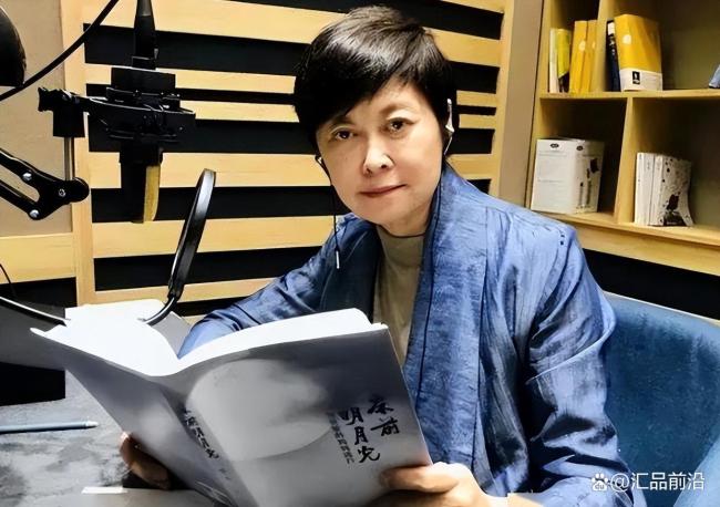 敬一丹一说念走好 期间挂牵的千里稳之声
