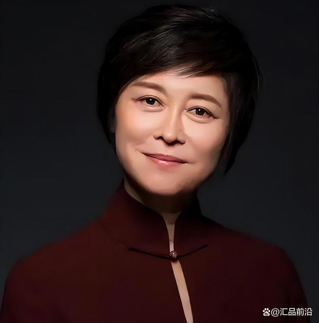 敬一丹一说念走好 期间挂牵的千里稳之声