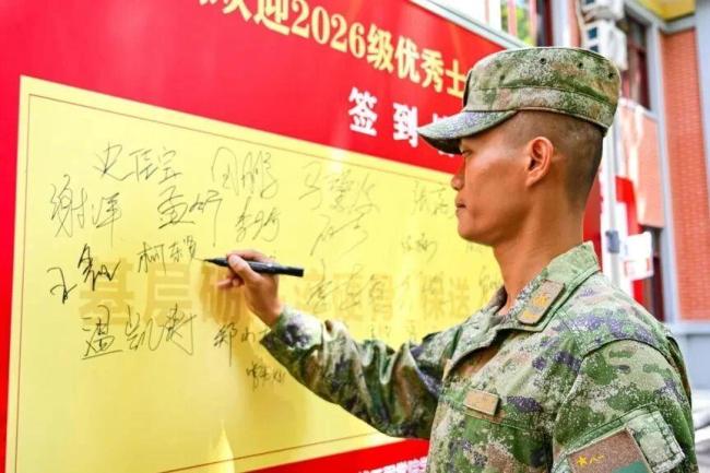 连救4人立一等功 00后战士柯东贤保送 英勇事迹开启新篇章