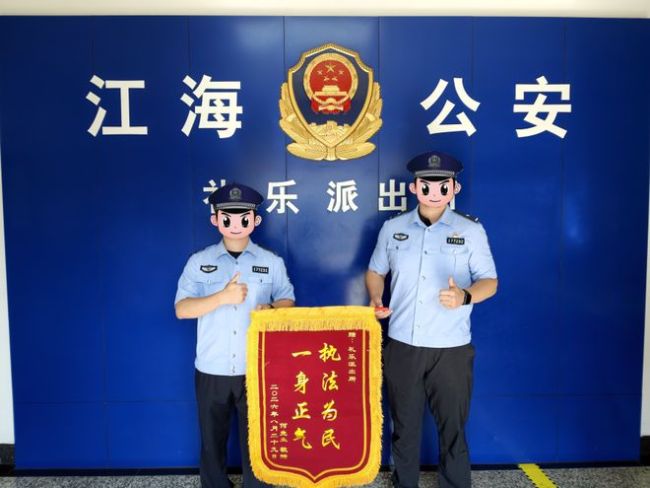 男子被舍友夸帅1.2万元存款不翼而飞 人脸识别陷阱