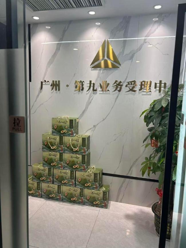记者卧底助贷公司 员工称不怕被拆穿 揭秘贷款陷阱背后的黑幕