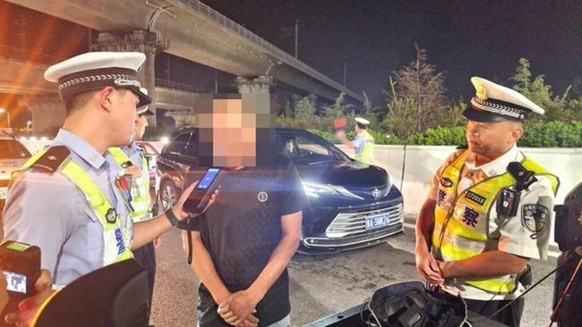 男子开车去交警队被查出酒驾