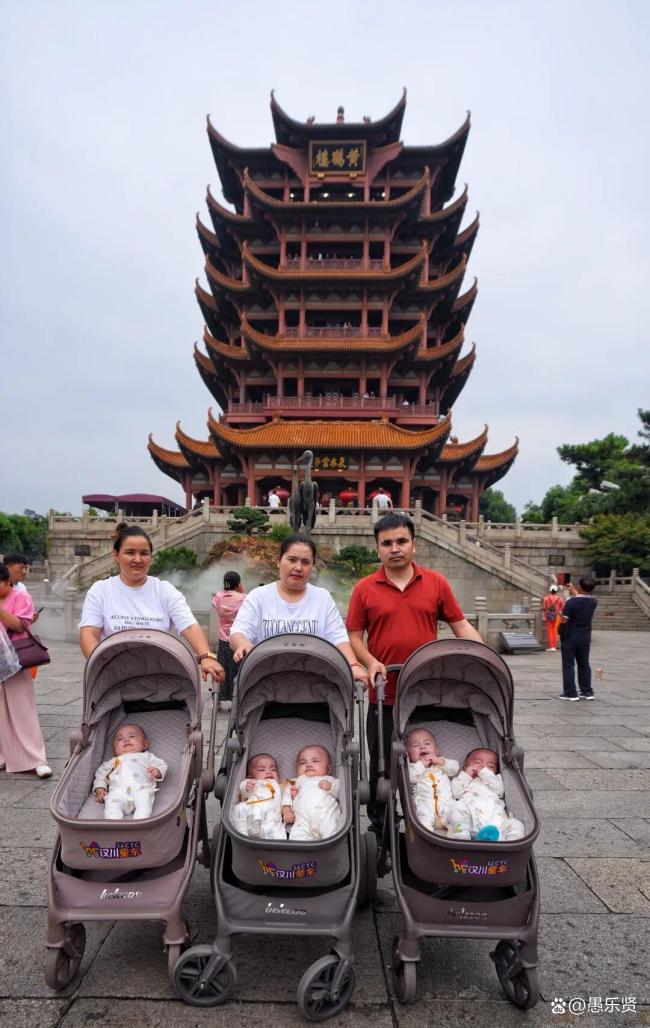 女子诞下五胞胎：1个月喝40罐奶粉 新手爸妈的挑战