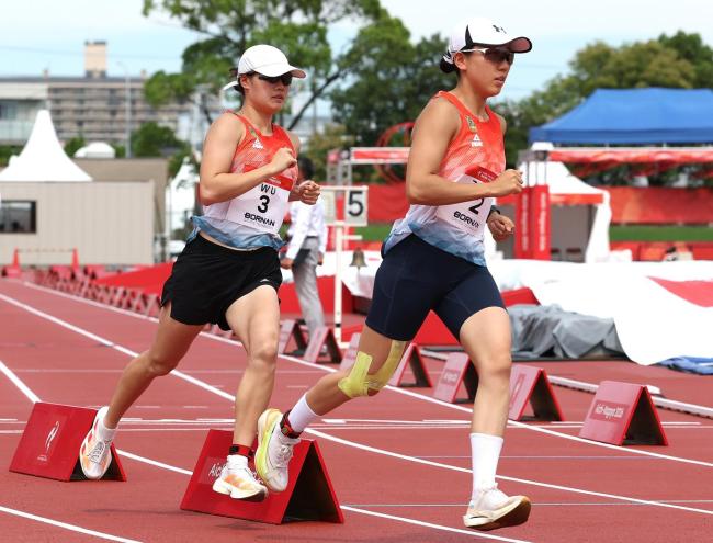 亚运会现代五项中国女团载誉回国 成功卫冕首金