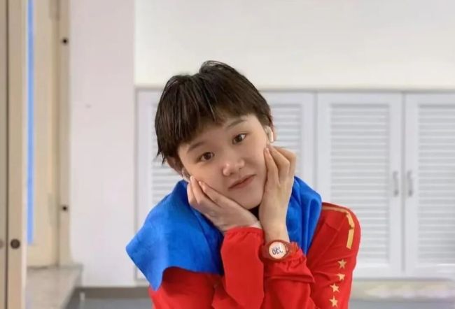 张家齐的发育期太痛了！“天才少女”张家齐，决定向钱看