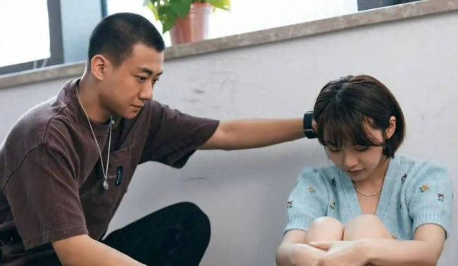 单亲妈妈成风潮？37岁张佳宁疑怀孕，新男友神似欧豪，历任对象都很帅 宽松衣服引发猜测