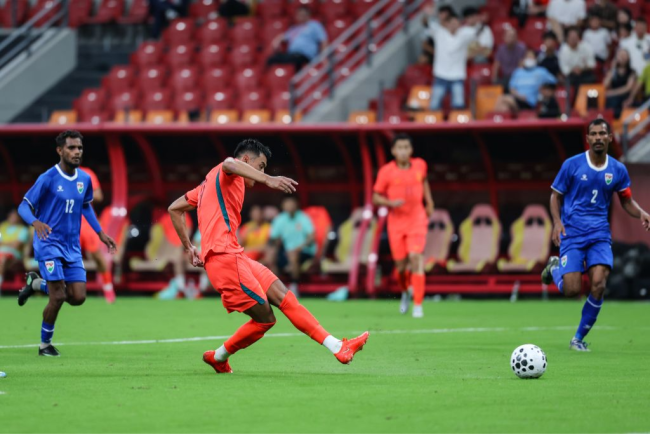 国足3-0战胜马尔代夫