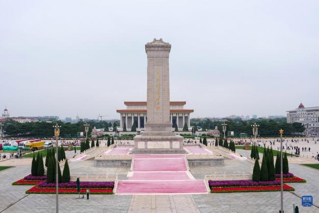 人民英雄 永垂不朽 丰碑见证历史