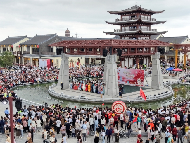 “中国红”扮靓知音湖北 国庆文旅活动精彩纷呈