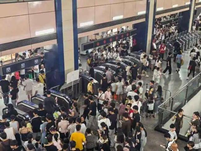 广州地铁发布通知 芳村站大客流实施不停站通过