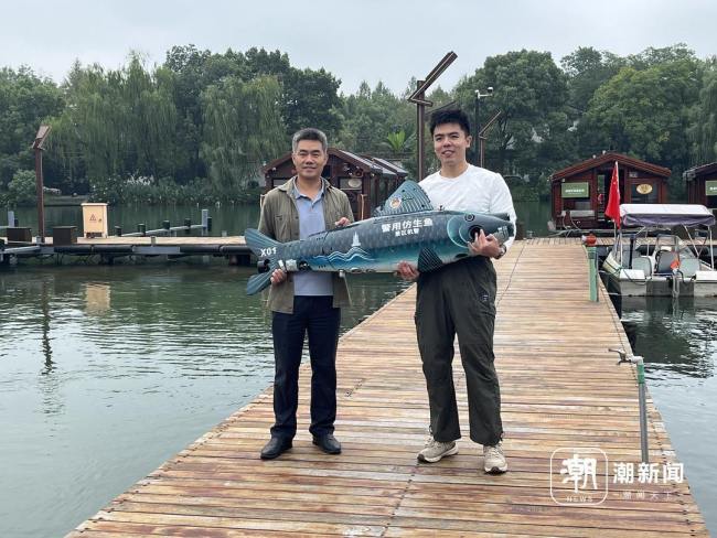 西湖仿生机器鱼正式上岗 智能巡逻填补水下盲区