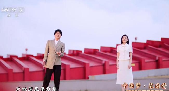 央视国庆晚会刘涛明艳动人 满台星光共庆盛世