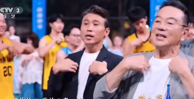 央视国庆晚会刘涛明艳动人 满台星光共庆盛世