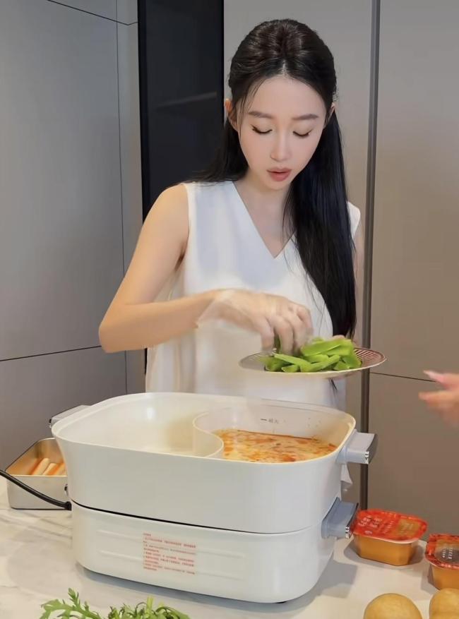 潘玮柏老婆疑似怀孕 超市购物显孕态