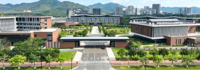 格力技工学校开学 董明珠担任校长 首届新生报到盛况空前