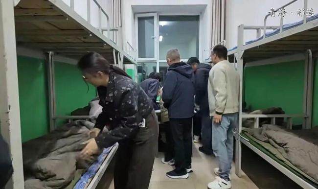 文旅局长铺床后续：县政府写信感谢学生 暖心安置获赞