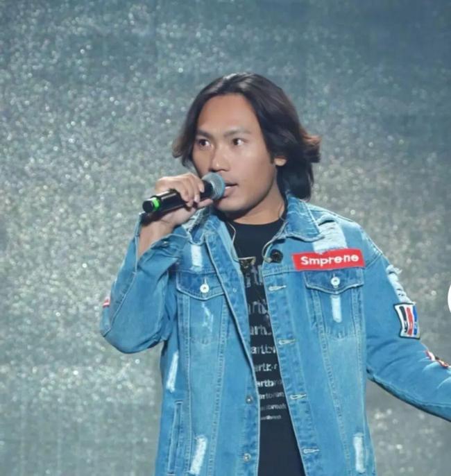 曾帮李克勤救场的歌手侯浪开演唱会 30多首歌燃爆青春回忆