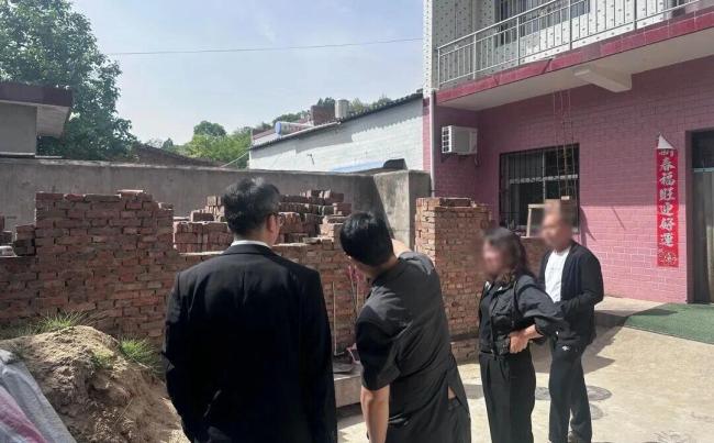 邻里闹纠纷一方拿出乾隆年间地契 百年恩怨终化解