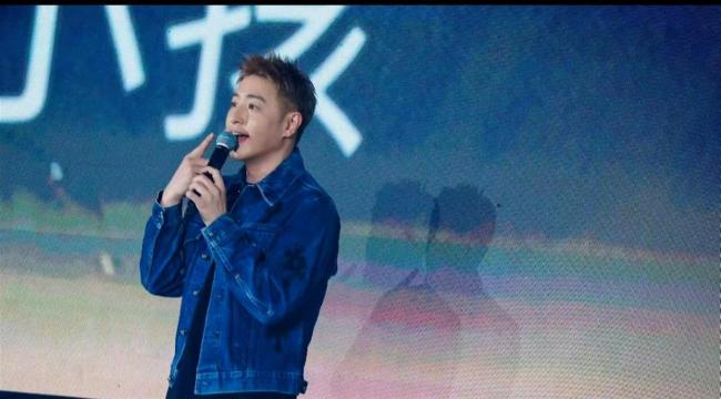 潘玮柏自曝瘦了26斤 瘦到穿女装 减肥成果现场认证
