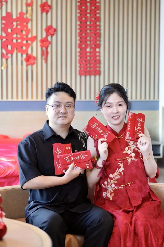 新娘父亲一句"吃好喝好"直接开席 极简婚礼获赞