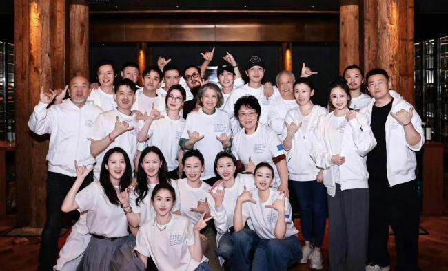 朱一龙组织北电同学20周年聚会 少年意气犹在