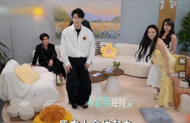赵奕欢上恋综遭男生集体冷落，崩溃落泪 童年女神的尴尬境遇