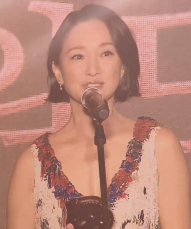 周迅获奖发言镜头切舒淇 真情流露感动全场