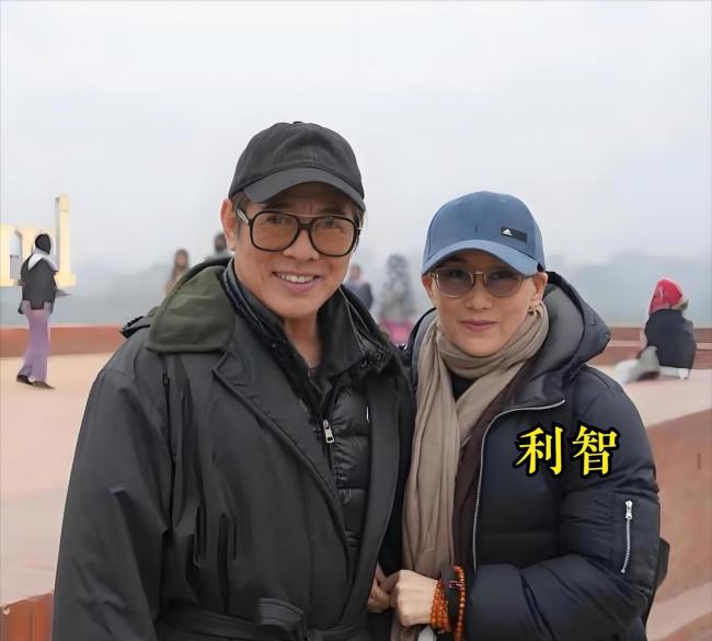 向太:李连杰女儿患抑郁症遭高校拒收 公开病情反成入学障碍