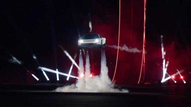 特斯拉Roadster可自主完成特技动作 未来驾驶新体验