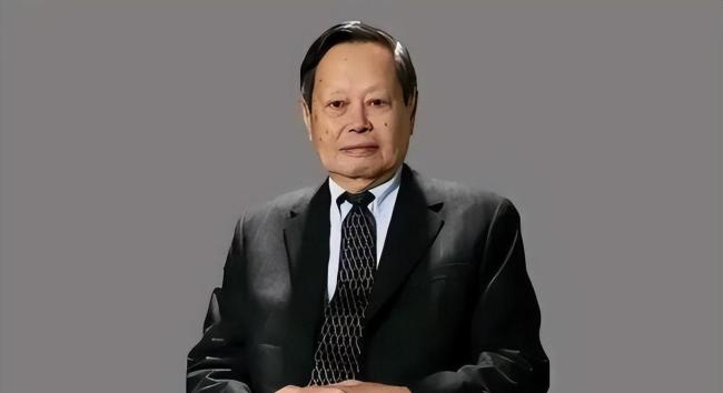 出版人谈与杨振宁20余年交往 深情与克制间的回忆