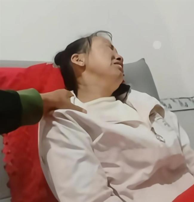 救援队吊车时车辆掉落 司机被砸身亡 意外引发热议