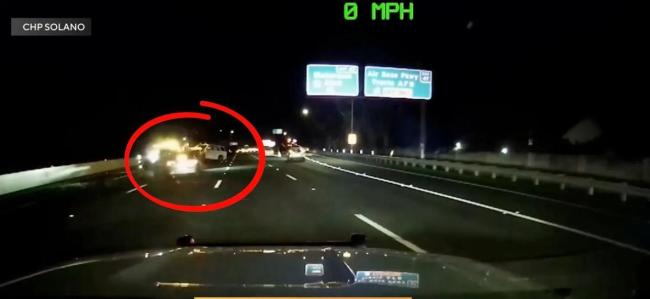美国男子开特斯拉FSD后睡觉撞飞警车