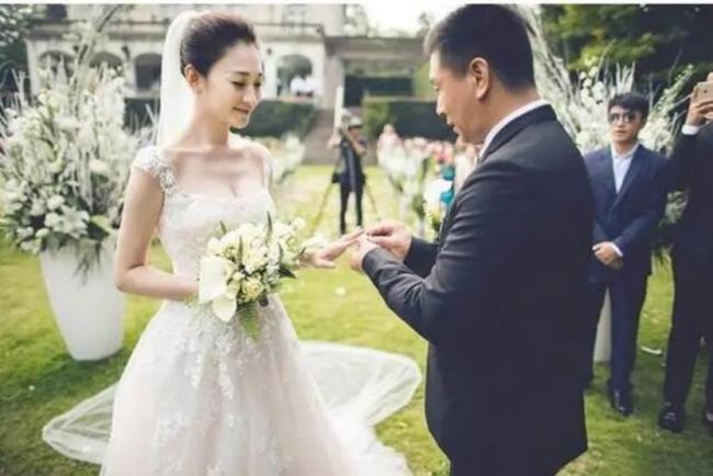 李小冉说互不打扰 发文宣布已离婚