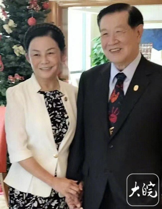 神探李昌钰安葬 夫人扶灵痛哭 落叶归根情深意重